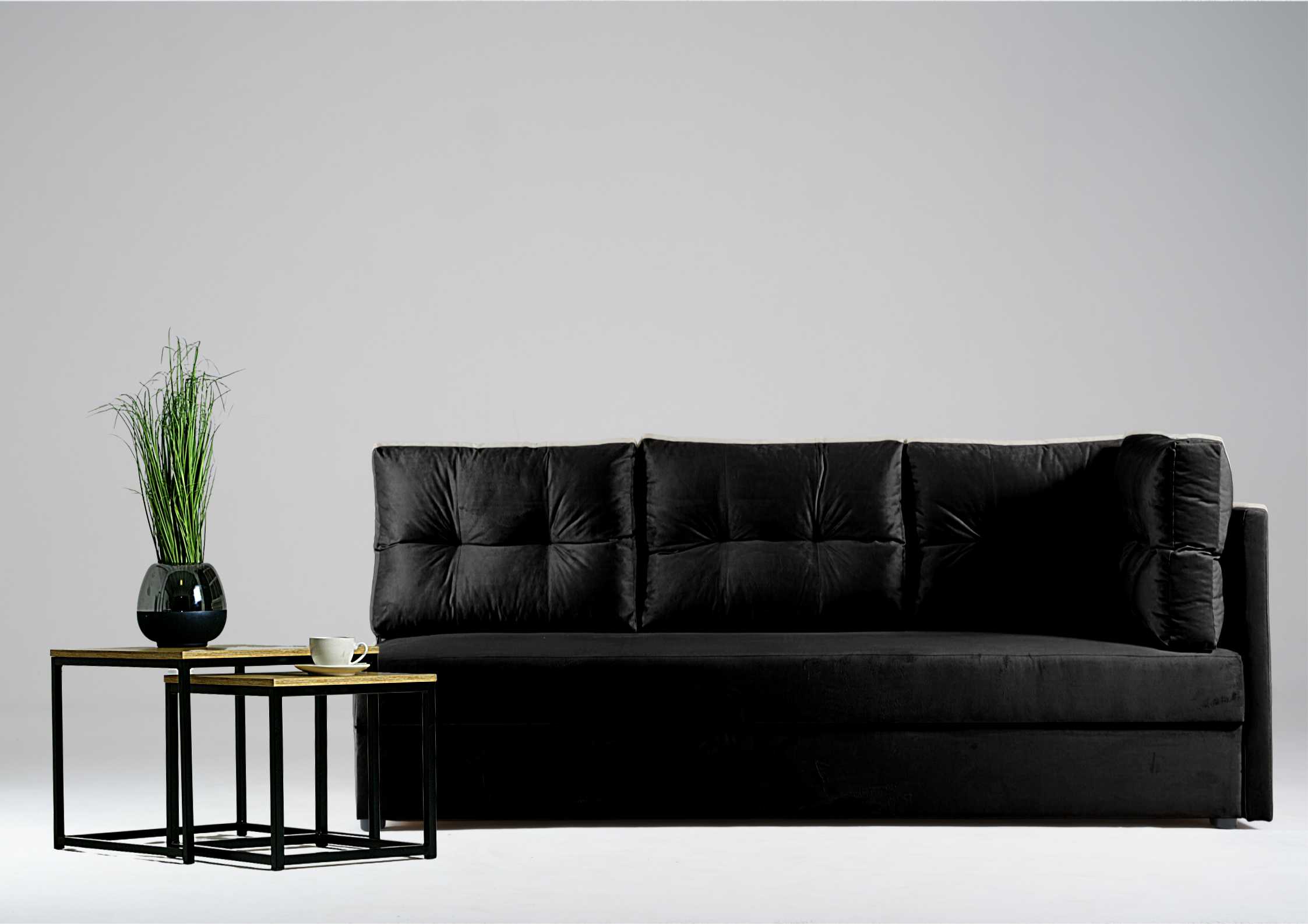 Czarna sofa do salonu